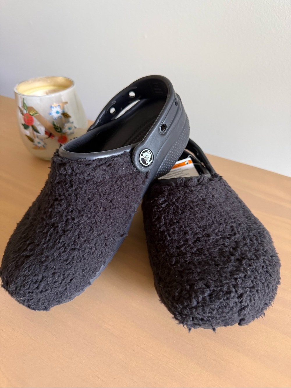 Crocs Classic Fuzz Mania Clogs Black NEW Women’s 6 Men’s 4